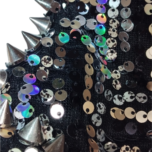 FREE Nightlife Spiked Face Mask - Picture 3 of 5